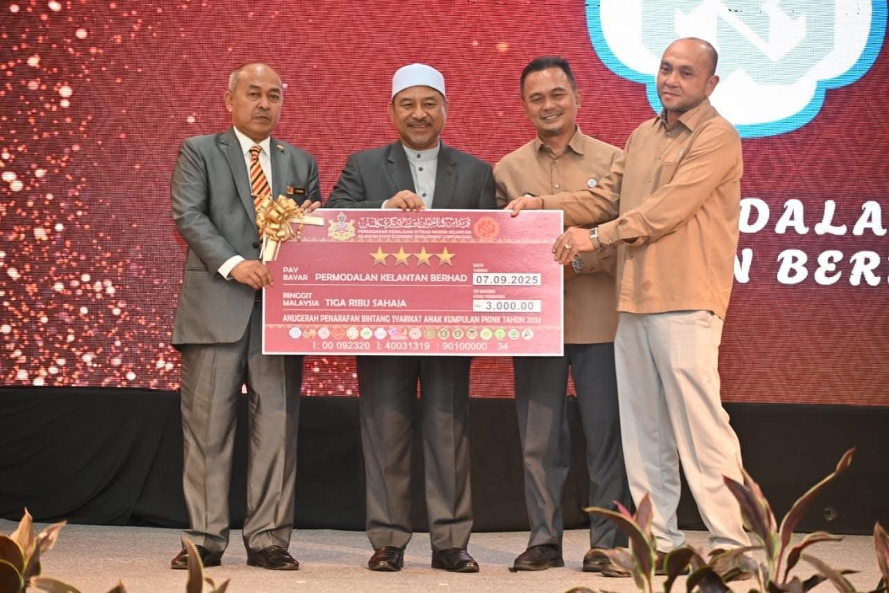 SYARIKAT LADANG SUNGAI TERAH SDN BHD TERIMA PENARAFAN LIMA BINTANG KUMPULAN PKINK TAHUN 2024
