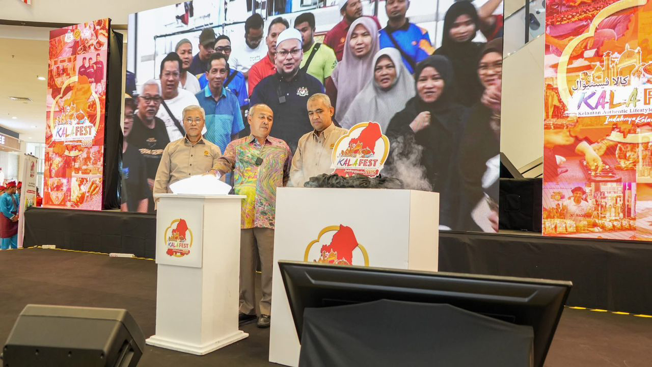 DATO' SR KETUA PEGAWAI EKSEKUTIF KUMPULAN MERASMIKAN MAJLIS PENUTUP KALAFEST INDAHNYA KELANTAN 2025 